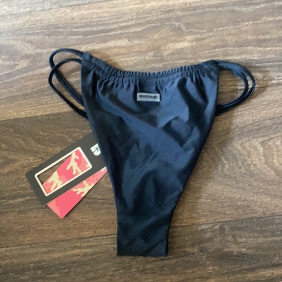 Paige Bottoms - Picture 3 of 6